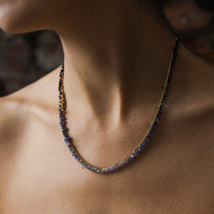 Sapphire necklace in gold vermeil worn by a model
