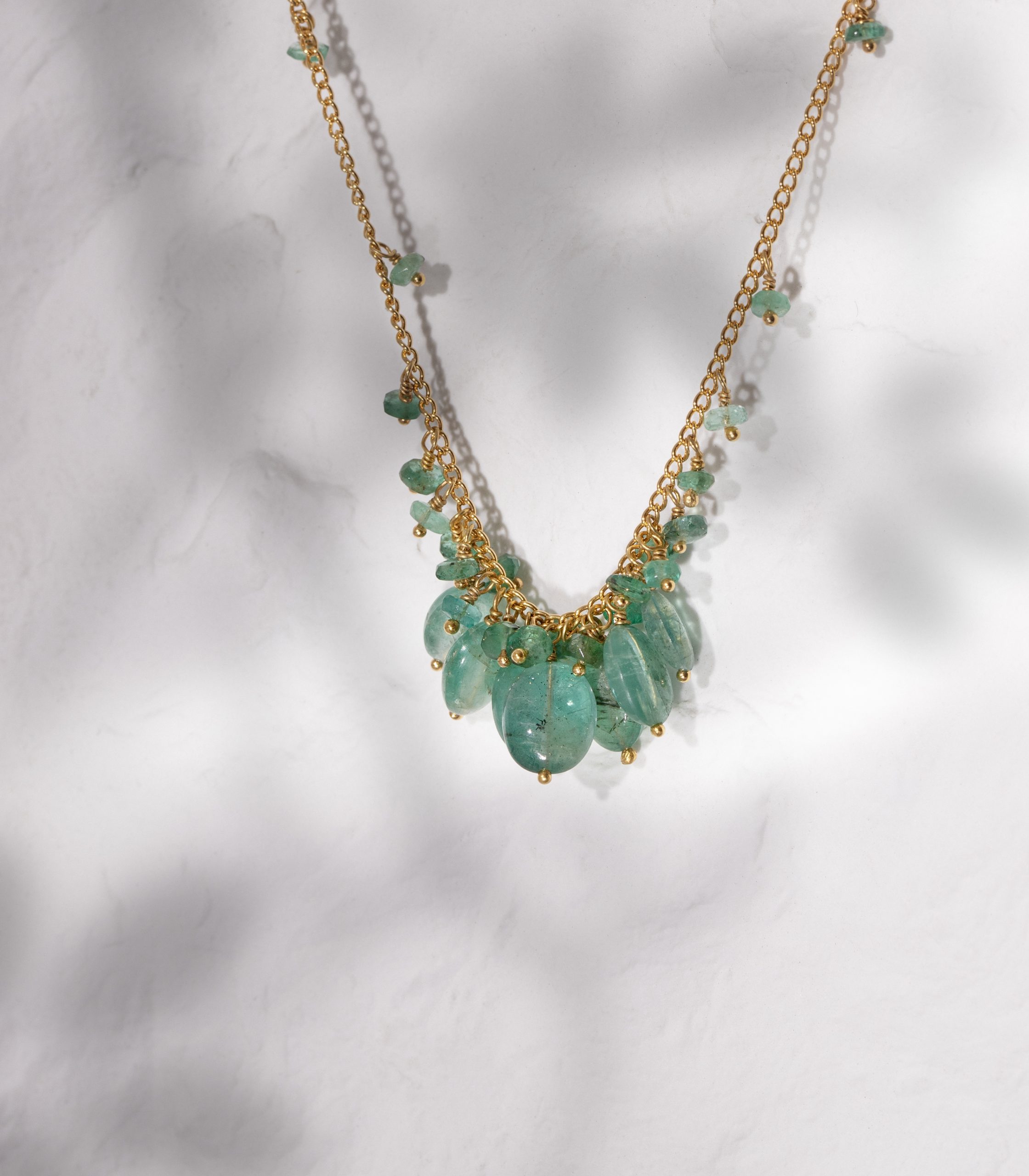 Emerald necklace with oval beads